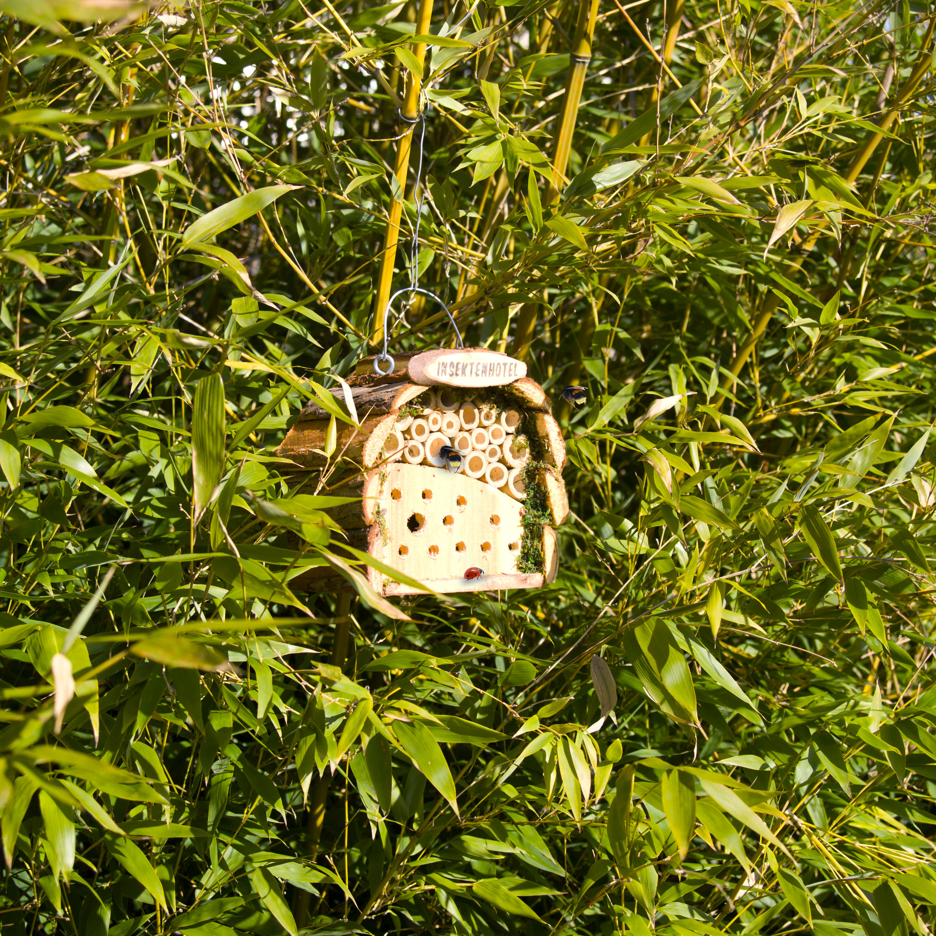 Insect Hotel | nesting aid for bees & ladybirds